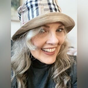 Burberry Checkered reversible Bucket Hat - Black, White, Tan NWT